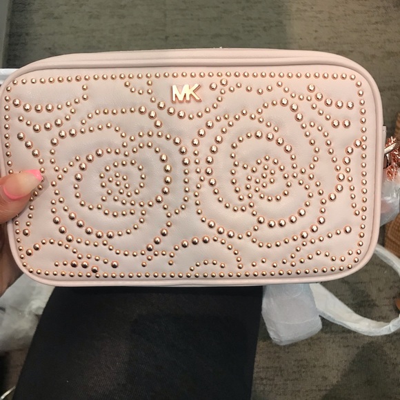 Michale kors light pink crossbody - Picture 2 of 2